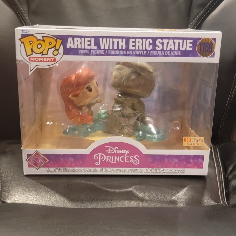 Funko Pop! Moment Disney Princess The Little Mermaid Ariel with Eric Statue Viny - Picture 3 of 5